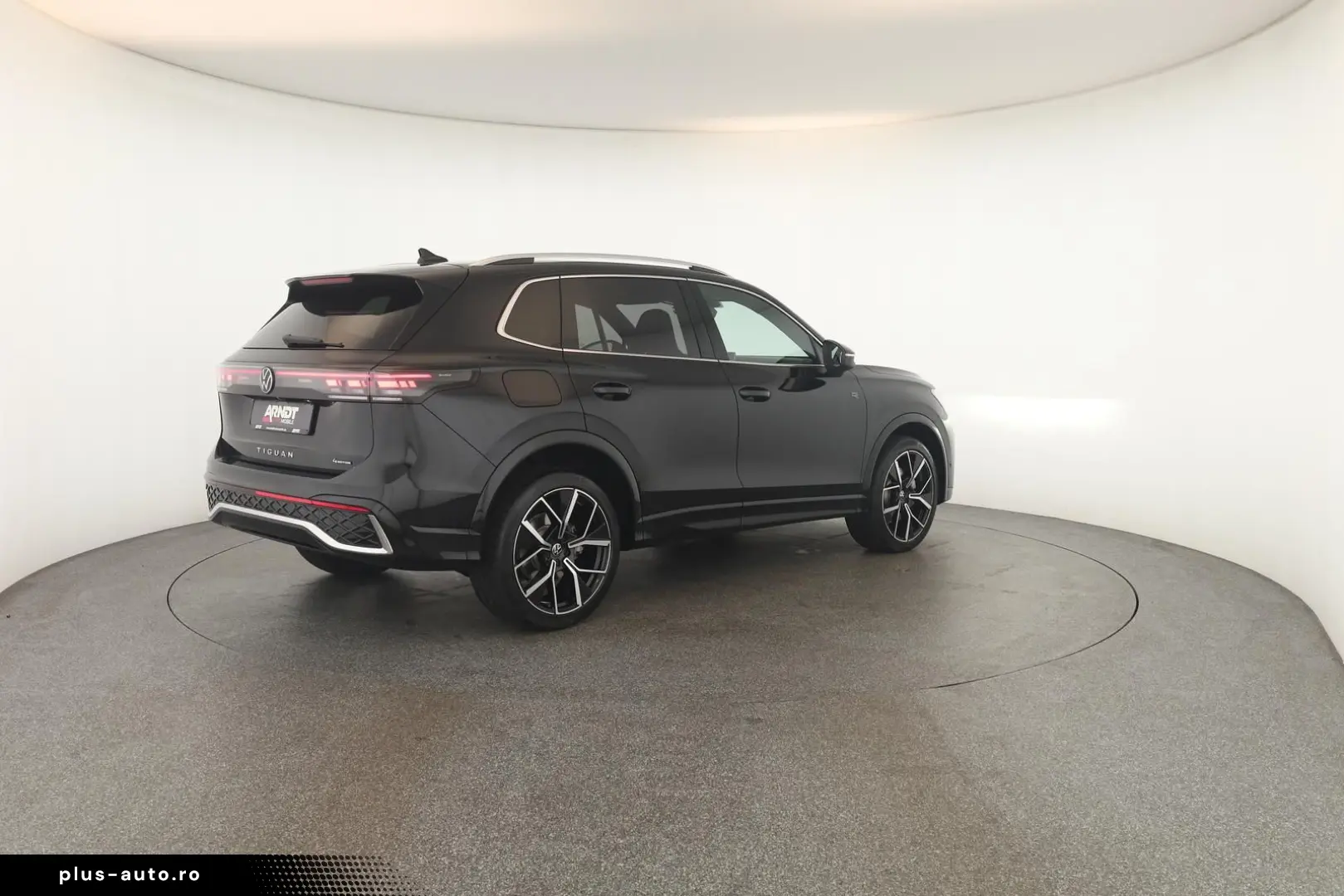 VW Tiguan 2.0 TSI DSG 4M R-Line   Pano  ACC 360