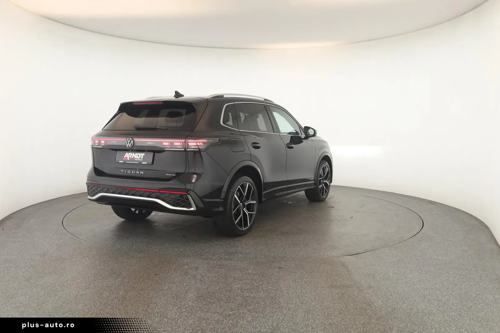 VW Tiguan 2.0 TSI DSG 4M R-Line   Pano  ACC 360