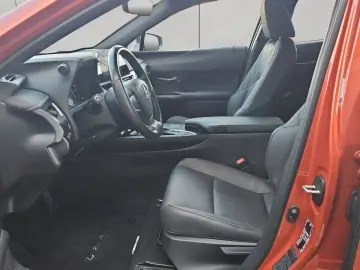 LEXUS UX 250h F-Sport Design