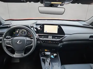 LEXUS UX 250h F-Sport Design