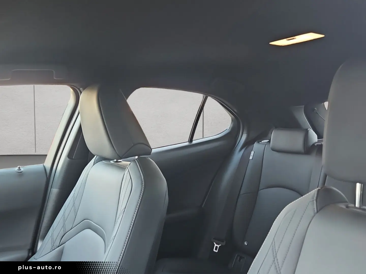 LEXUS UX 250h F-Sport Design