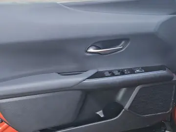 LEXUS UX 250h F-Sport Design