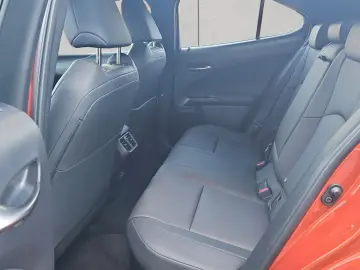 LEXUS UX 250h F-Sport Design