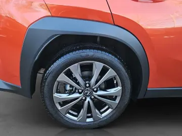 LEXUS UX 250h F-Sport Design