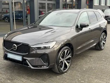 VOLVO XC60 B4 AWD Plus Dark