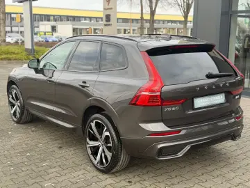 VOLVO XC60 B4 AWD Plus Dark