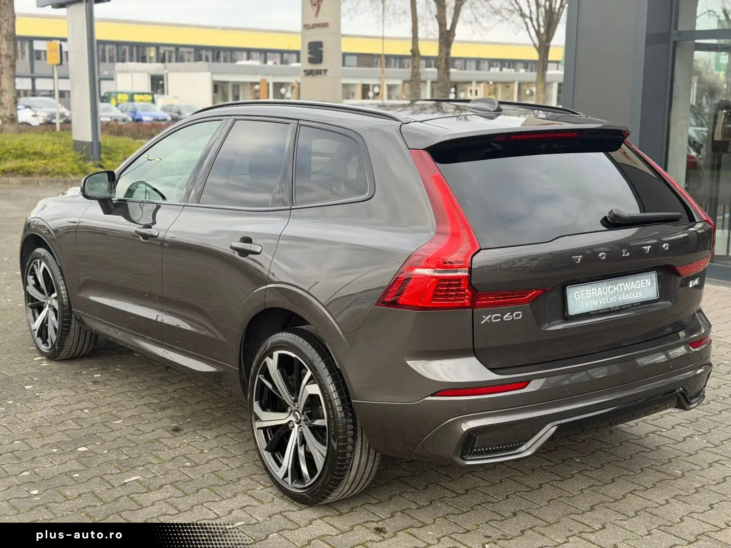 VOLVO XC60 B4 AWD Plus Dark