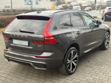 VOLVO XC60 B4 AWD Plus Dark