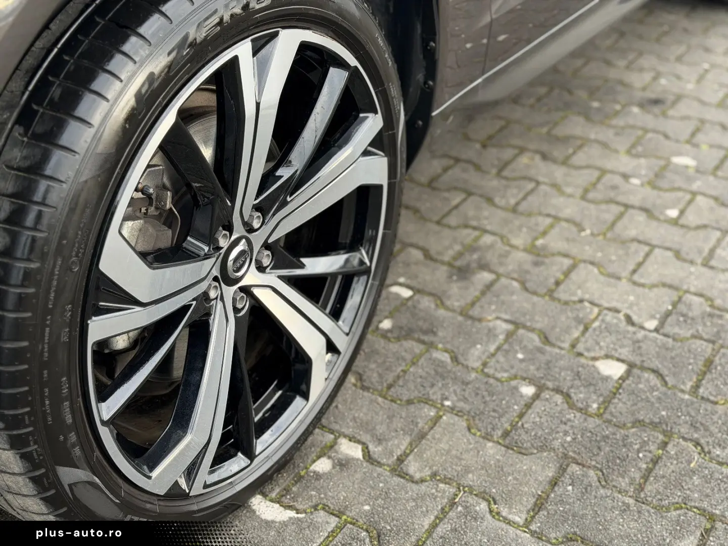 VOLVO XC60 B4 AWD Plus Dark