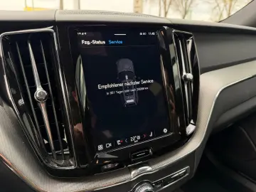 VOLVO XC60 B4 AWD Plus Dark