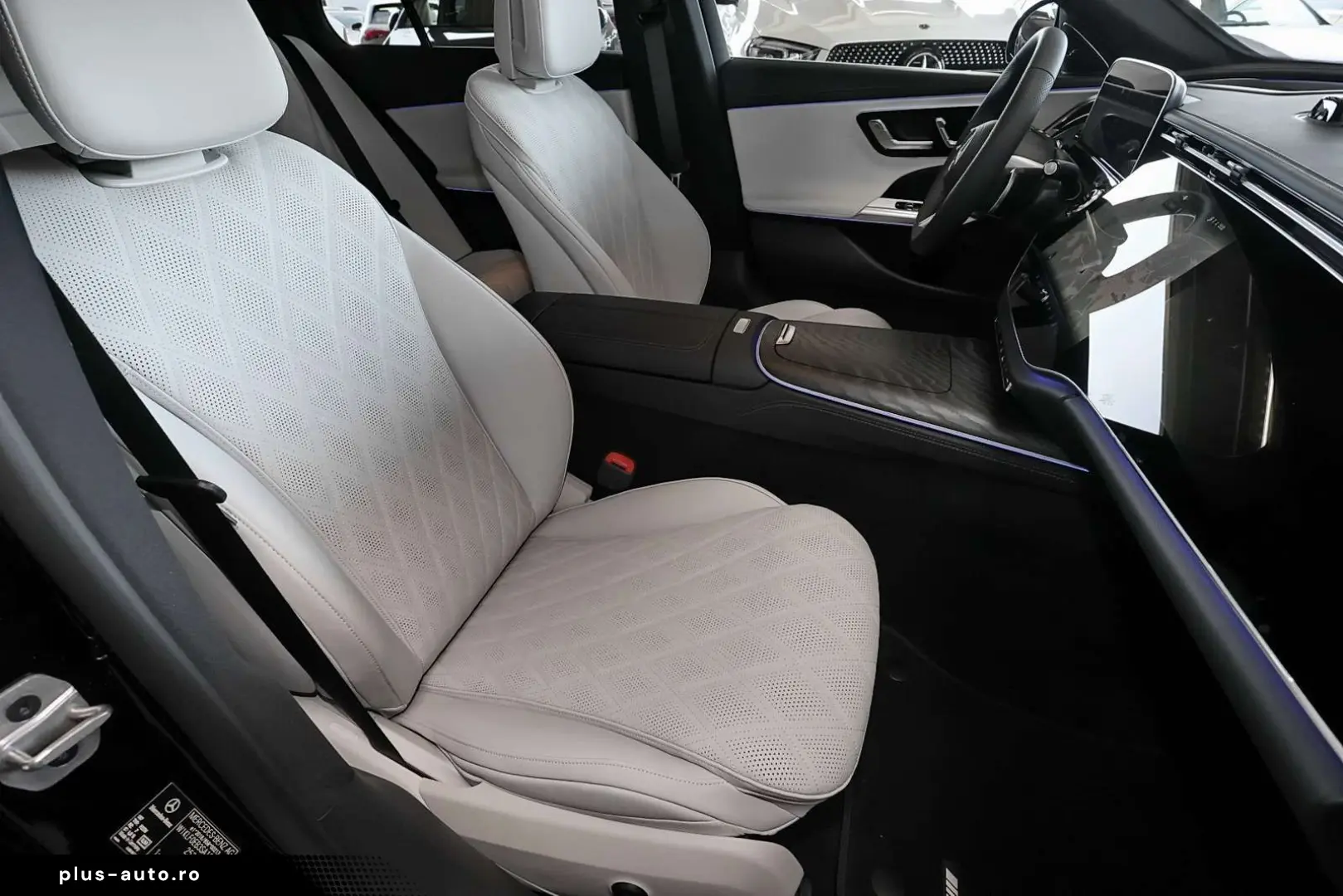 MERCEDES-BENZ E 220 d AMG MBUX 360  DIG-LED Pano HuD&hellip;