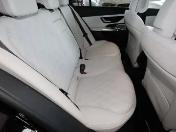 MERCEDES-BENZ E 220 d AMG MBUX 360  DIG-LED Pano HuD&hellip;