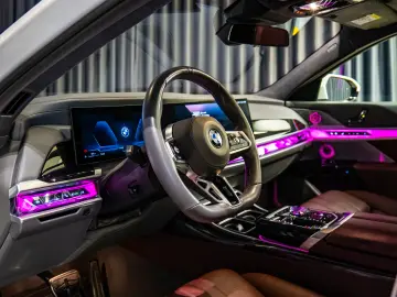 BMW 740d xDrive CESIUNE BT Leasing