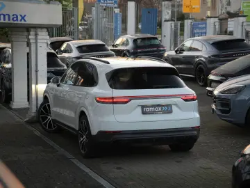 PORSCHE Cayenne E-Hybrid ACC 360 HUD BOSE Ventil