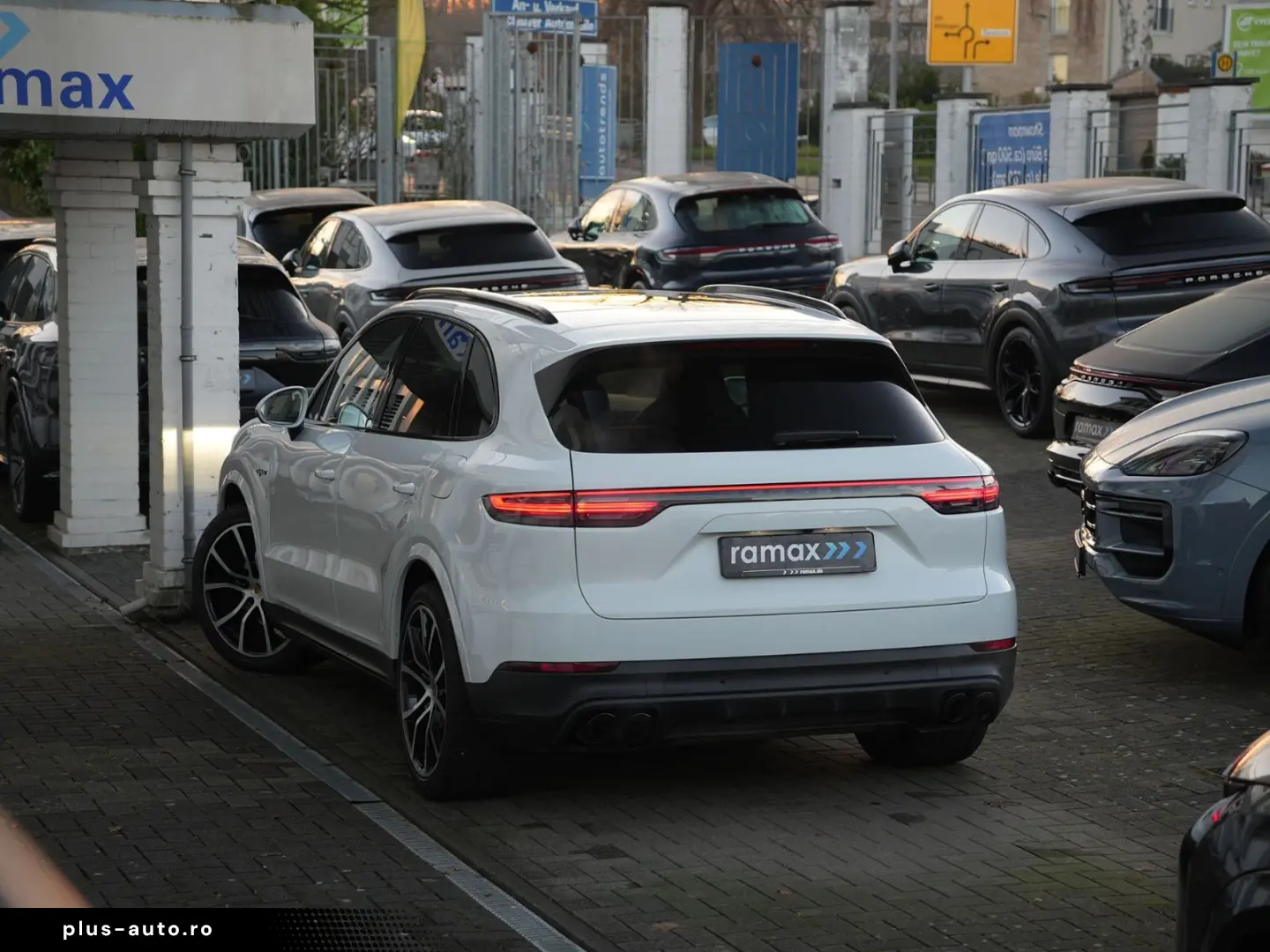 PORSCHE Cayenne E-Hybrid ACC 360 HUD BOSE Ventil