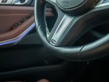 BMW X5 xDr. M Sport PRO Pneumatic Susp. HK Pano Iconic Glow