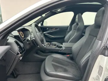 ASTON MARTIN DBX 4.0 V8 DBX707   Lunar White