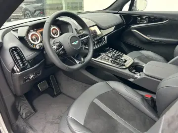 ASTON MARTIN DBX 4.0 V8 DBX707   Lunar White