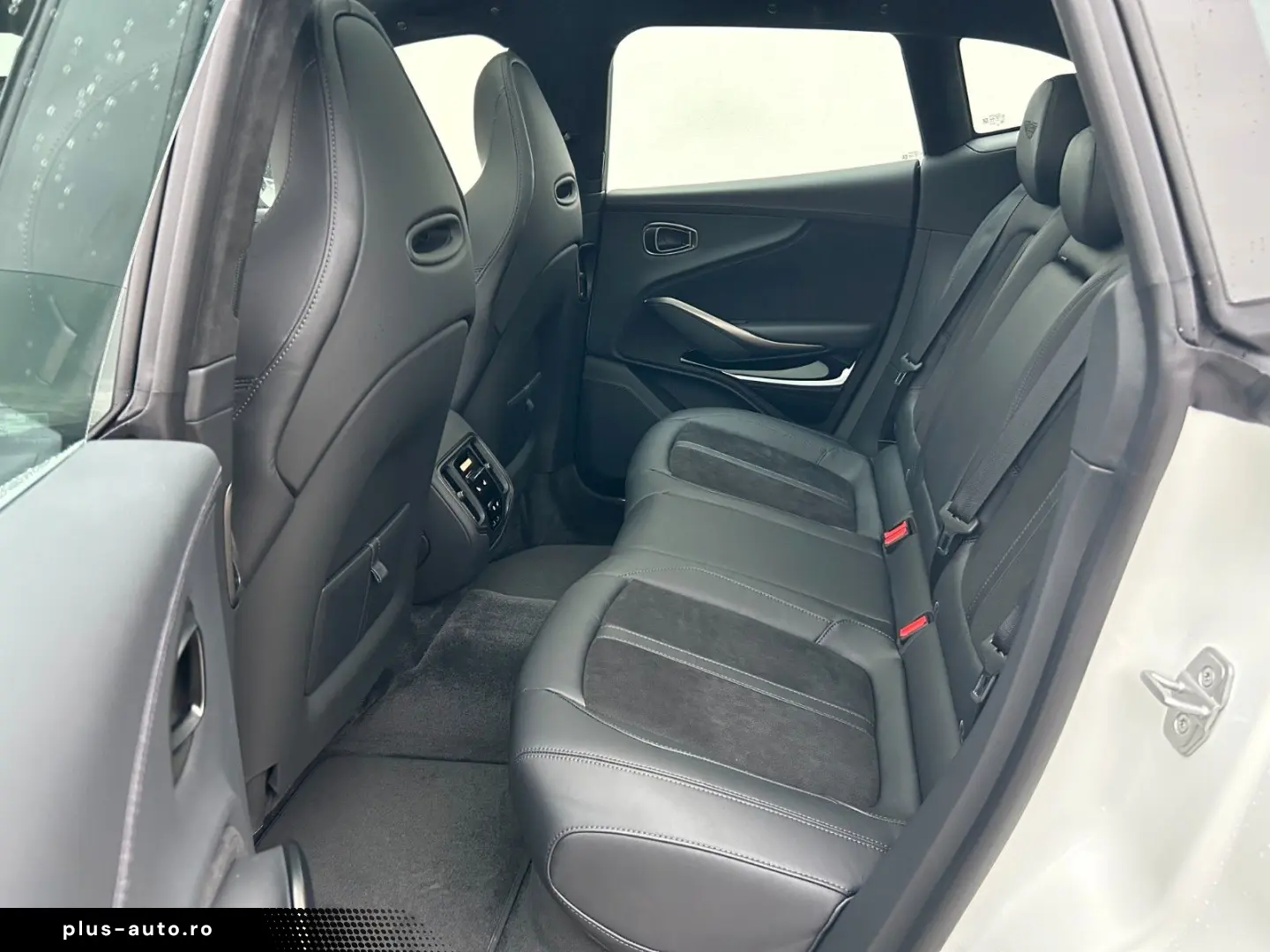 ASTON MARTIN DBX 4.0 V8 DBX707   Lunar White