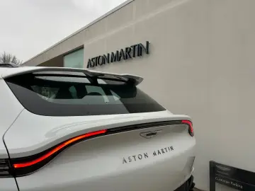 ASTON MARTIN DBX 4.0 V8 DBX707   Lunar White