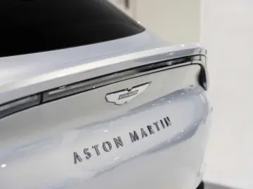 ASTON MARTIN DBX 707 -Lightning Silver-