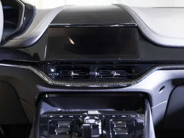 ASTON MARTIN DBX 707 -Lightning Silver-