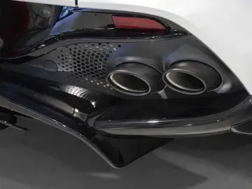 ASTON MARTIN DBX 707 -Lightning Silver-