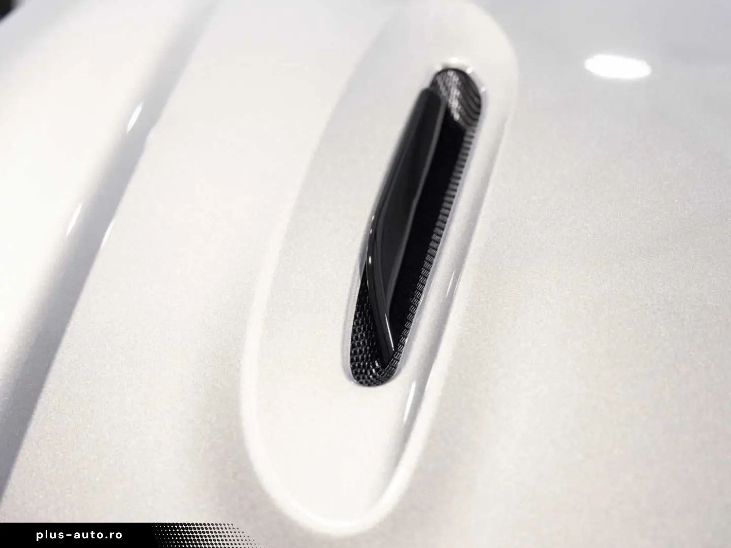 ASTON MARTIN DBX 707 -Lightning Silver-