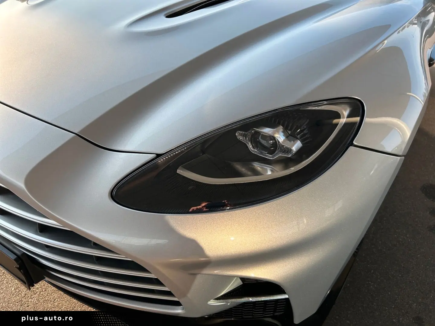 ASTON MARTIN DBX 707