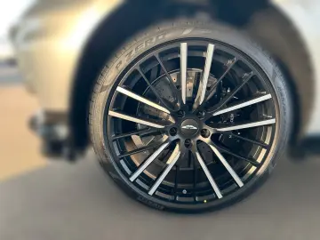 ASTON MARTIN DBX 707