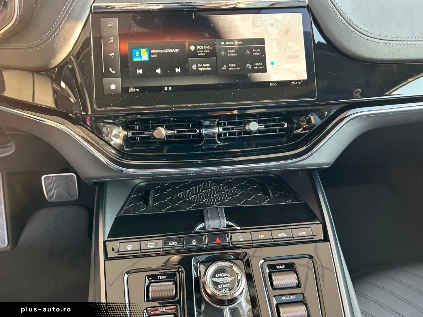 ASTON MARTIN DBX 707