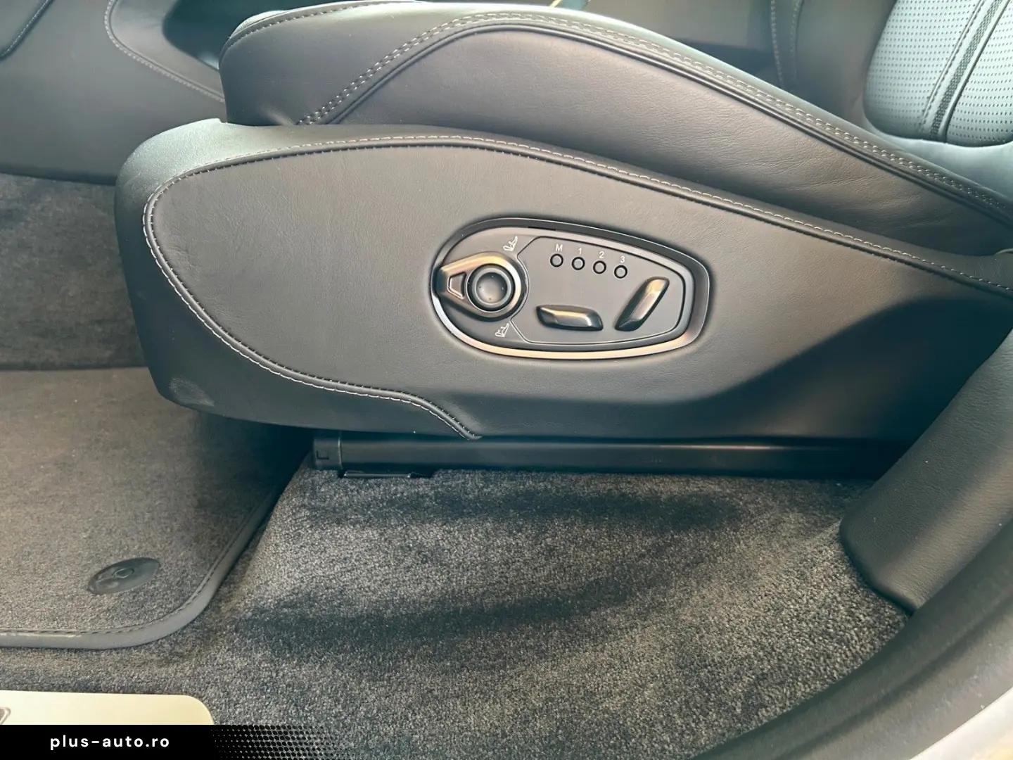 ASTON MARTIN DBX 707