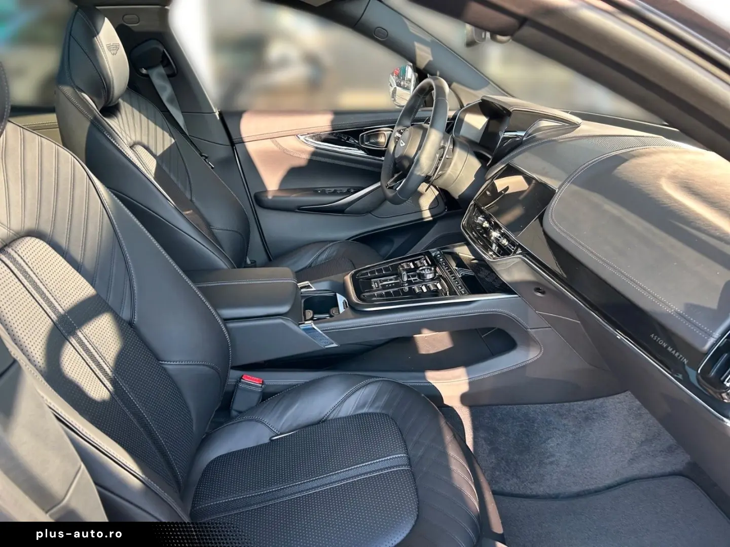 ASTON MARTIN DBX 707