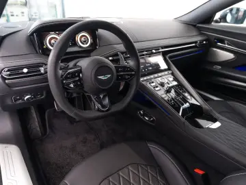 ASTON MARTIN DB12 4.0 V8  25MY