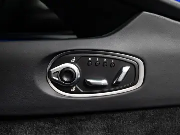 ASTON MARTIN DB12 4.0 V8  25MY