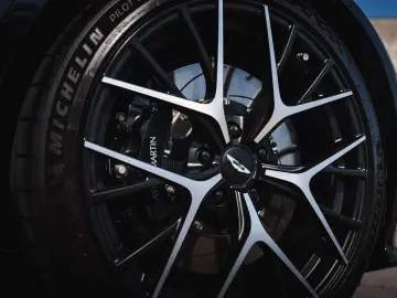 ASTON MARTIN DB12 Bowers   Wilkins   V8   Sport Seats   VAT