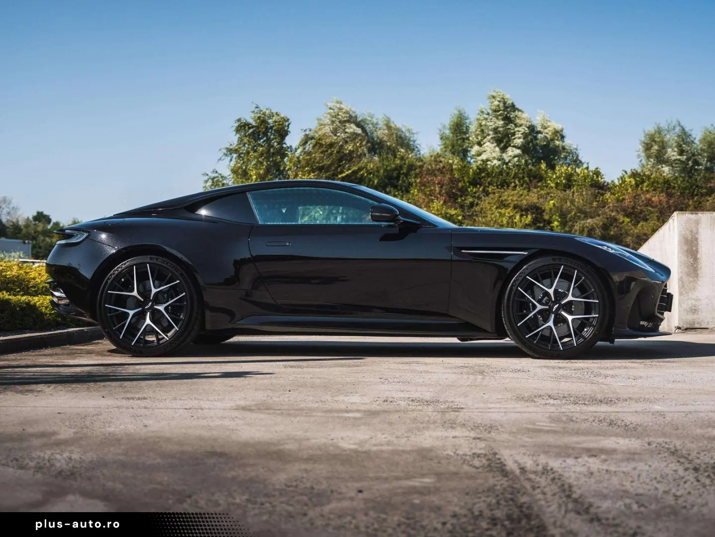 ASTON MARTIN DB12 Bowers   Wilkins   V8   Sport Seats   VAT