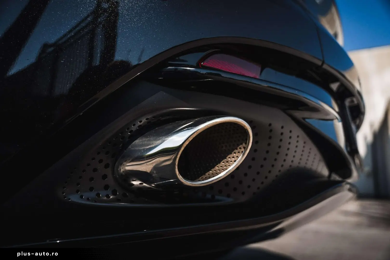 ASTON MARTIN DB12 Bowers   Wilkins   V8   Sport Seats   VAT