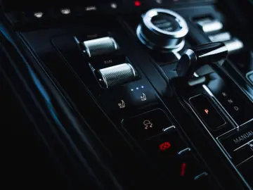 ASTON MARTIN DB12 Bowers   Wilkins   V8   Sport Seats   VAT