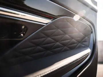 ASTON MARTIN DB12 Bowers   Wilkins   V8   Sport Seats   VAT