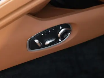 ASTON MARTIN DB12 Volante   Q-Buckinghamshire   Q-Interior