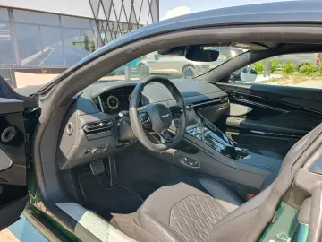 ASTON MARTIN DB12 Coupe 4.0 V8