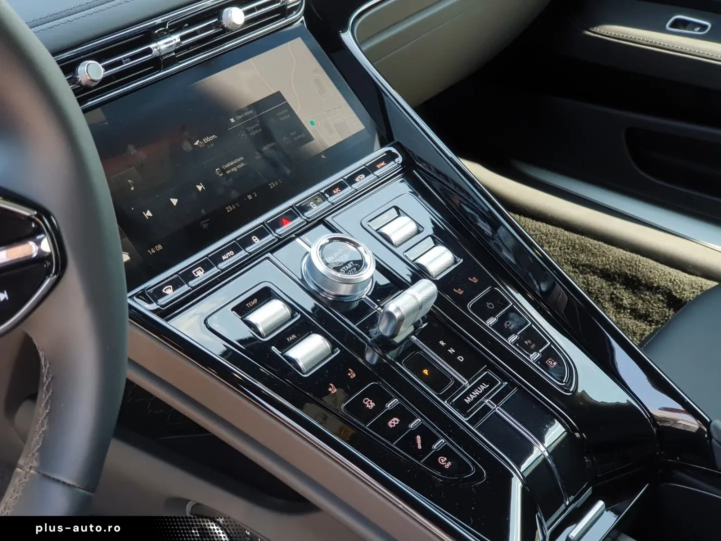 ASTON MARTIN DB12 Coupe 4.0 V8