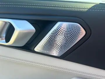 BMW X6 M60i 4.4 Litri xDr. HUD ACC SuView.Sky Lounge