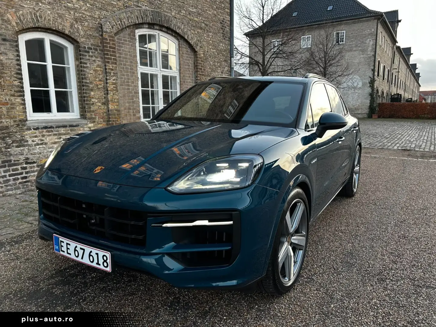 Porsche Cayenne E-Hybrid 18 w seats  BOSE