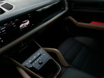 Porsche Cayenne E-Hybrid 18 w seats  BOSE