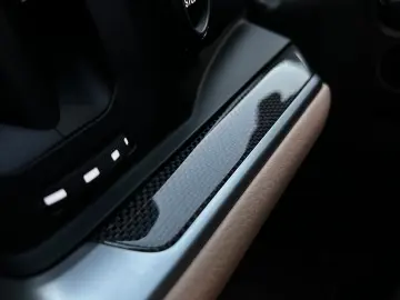 Porsche Cayenne E-Hybrid 18 w seats  BOSE