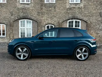 Porsche Cayenne E-Hybrid 18 w seats  BOSE