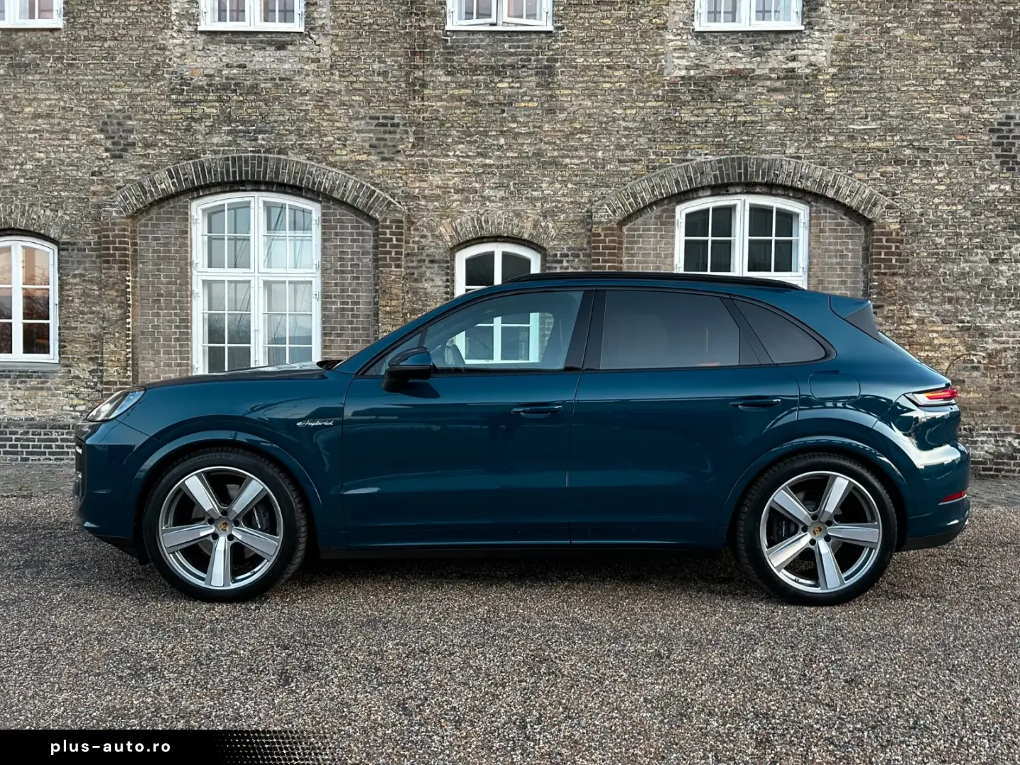 Porsche Cayenne E-Hybrid 18 w seats  BOSE