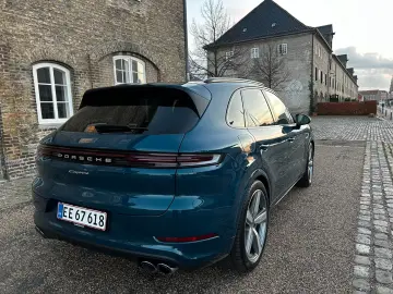 Porsche Cayenne E-Hybrid 18 w seats  BOSE